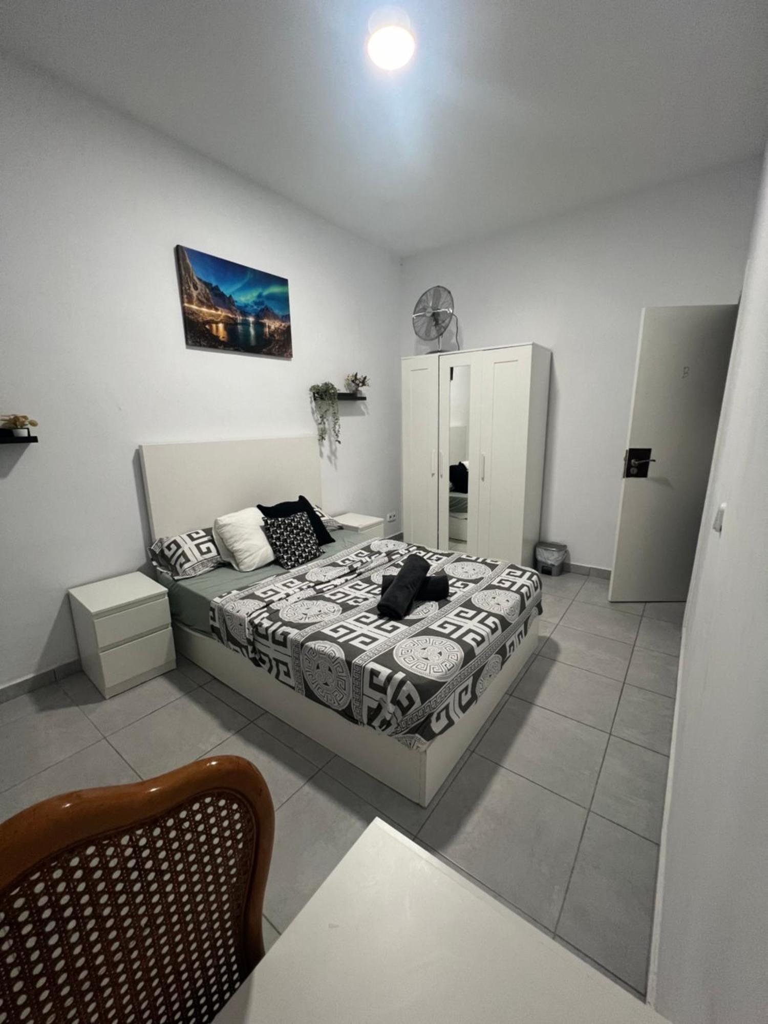 Rooms In Spacious Apartment In City Center Barcelona Zewnętrze zdjęcie