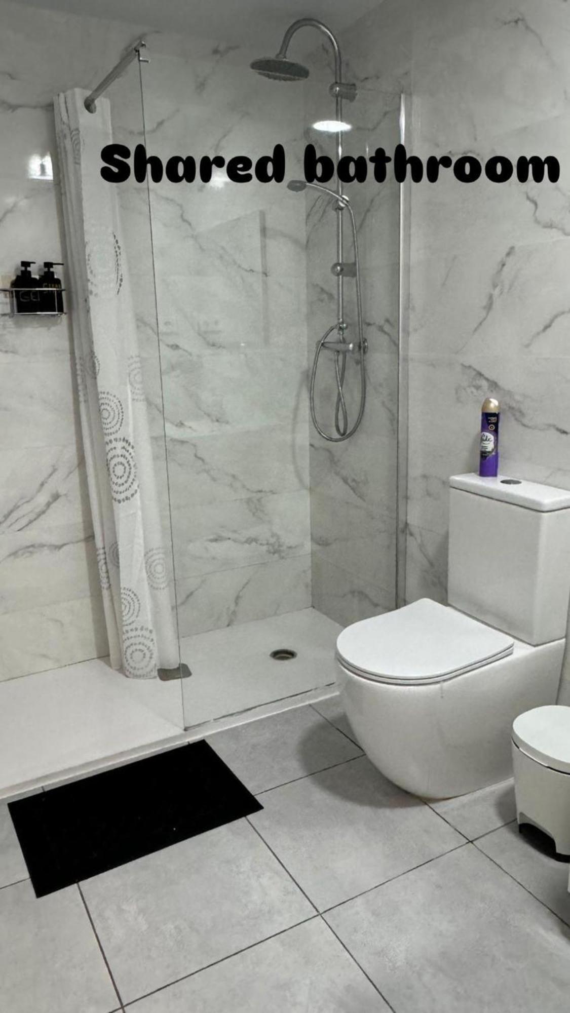 Rooms In Spacious Apartment In City Center Barcelona Zewnętrze zdjęcie